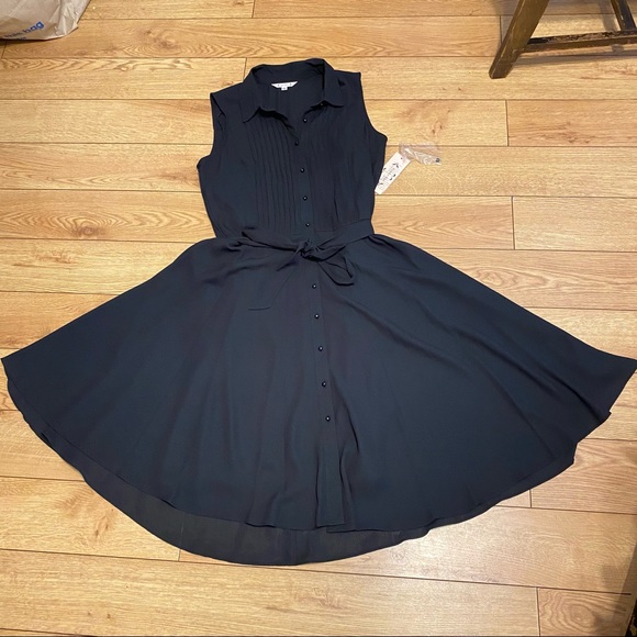 Black sleeveless elegant dress. - Picture 4 of 17